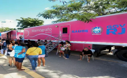 Irmãos Brant - Quadra da Beija-Flor recebe mamógrafo móvel para exames gratuitos