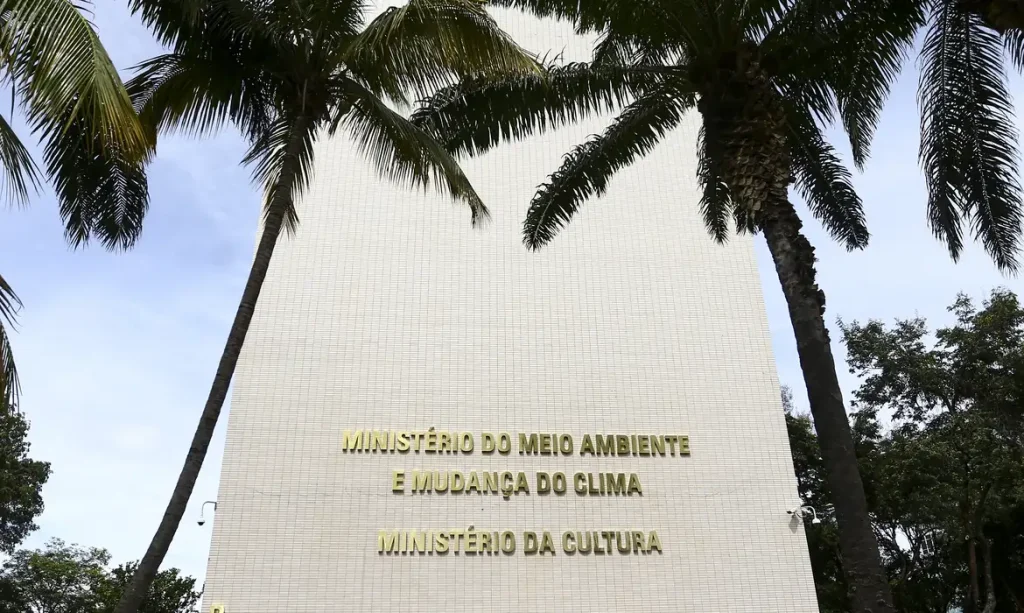 MinC quer transformar escolas de samba em pontos de cultura